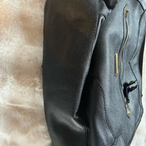 Isabella Fiore Black Leather Bag with Heart and Wings Design - Picture 6 of 6